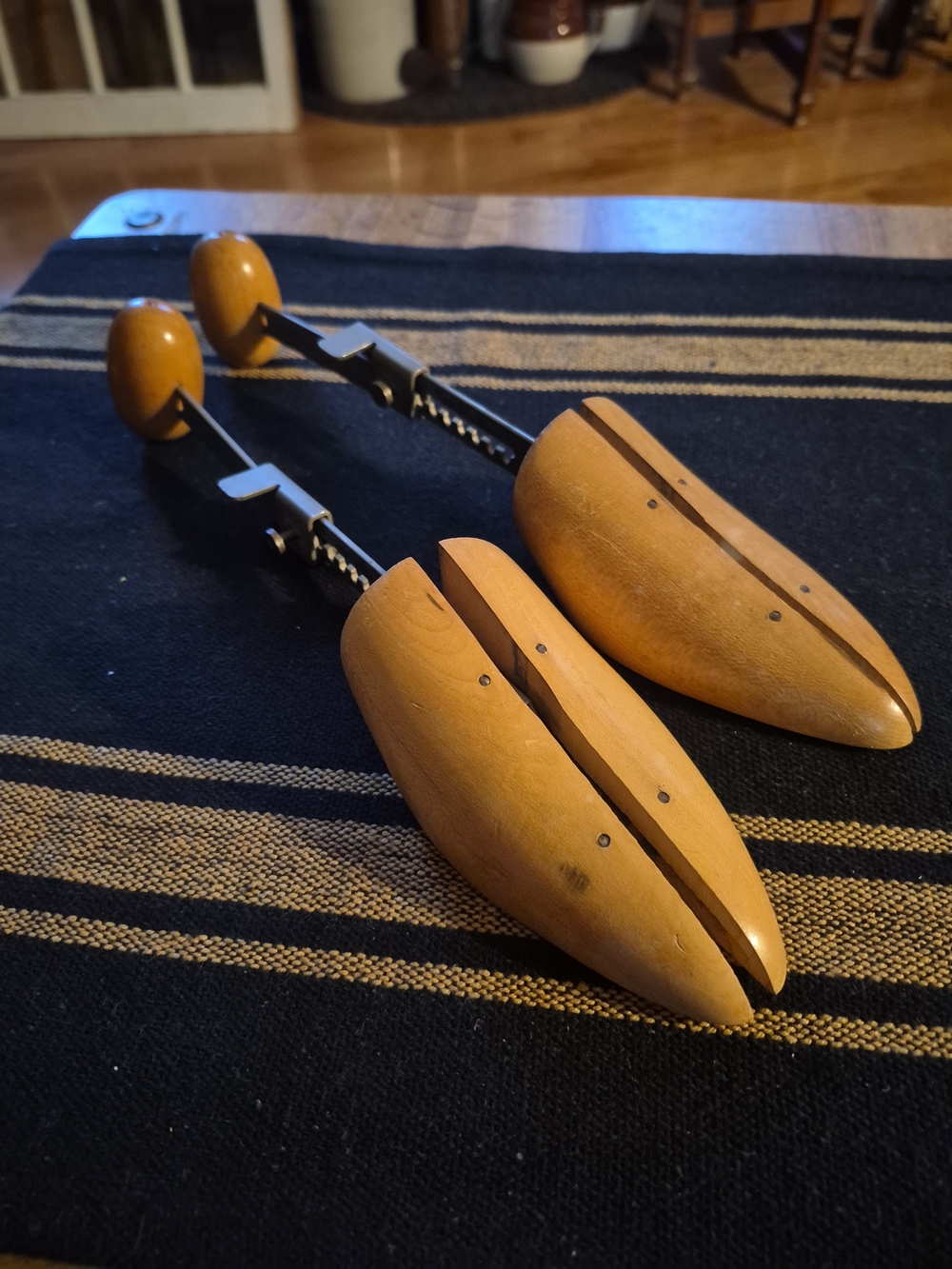 Women Split Toe Shoe Stretcher Adjustable To Size VINTAGE Light Brown Wood